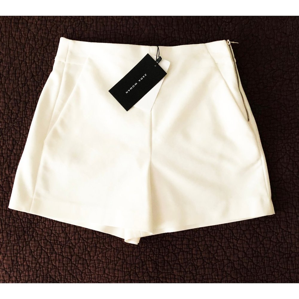 Zara Woman White Shorts Side Zip and pockets Sz S